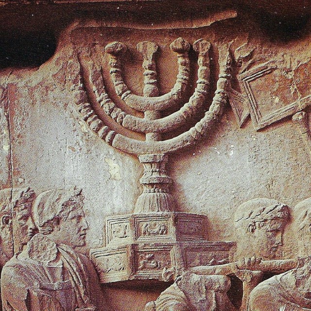 המנורה-בשער-טיטוס-ברומא