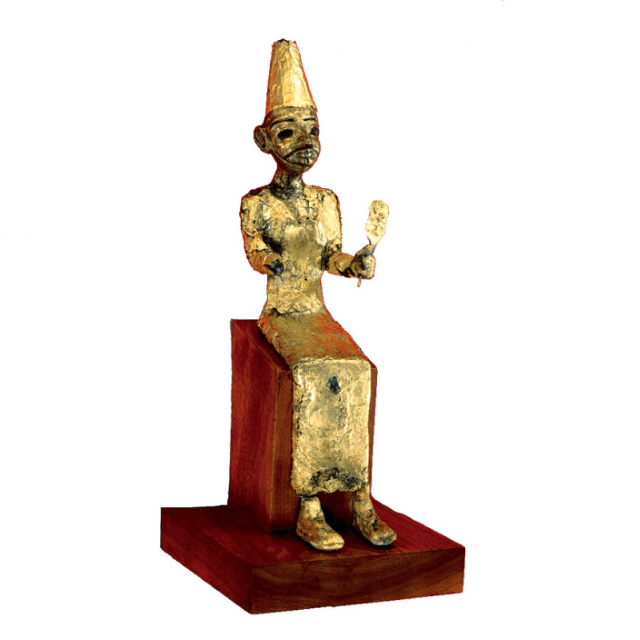 צלמית-אל-או-מלך-יושב-עם-נס-בידו-מצופה-זהב-מגידו