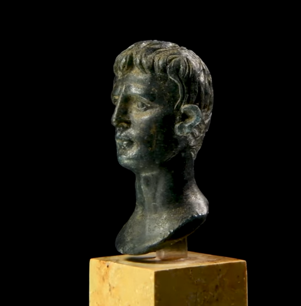 ראש-פסלון-אוגוסטוס-מזכוכית-כנראה-במקור-מאלכסנדריה-timeline